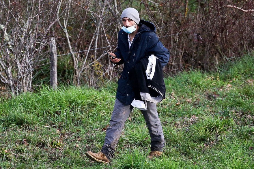 Cédric Jubillar, époux de Delphine Jubillar, participe à une battue organisée par des gendarmes le 23 décembre 2020, à la recherche de sa femme disparue depuis le 15 décembre, à Cagnac (Tarn).