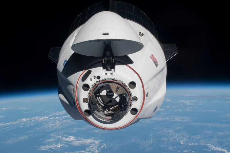 Le SpaceX Crew Dragon Endeavour alors qu'il s'approchait de la Station spatiale internationale après son lancement depuis la Floride le 24 avril 2021.