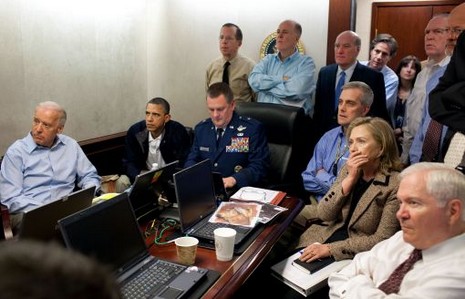 Le vice-président Joe Biden, le président Barack Obama et la secrétaire d'Etat Hillary Clinton suivent le raid contre Ben Laden en direct, le 1er mai 2011