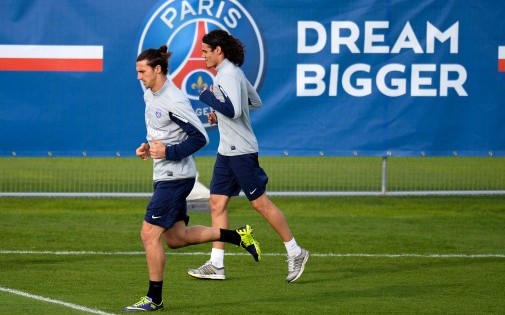 Les deux attaquants "star" du PSG, Zlatan Ibrahimovic et Edinson Cavani au Camp des Loges, le 17 octobre 2013.