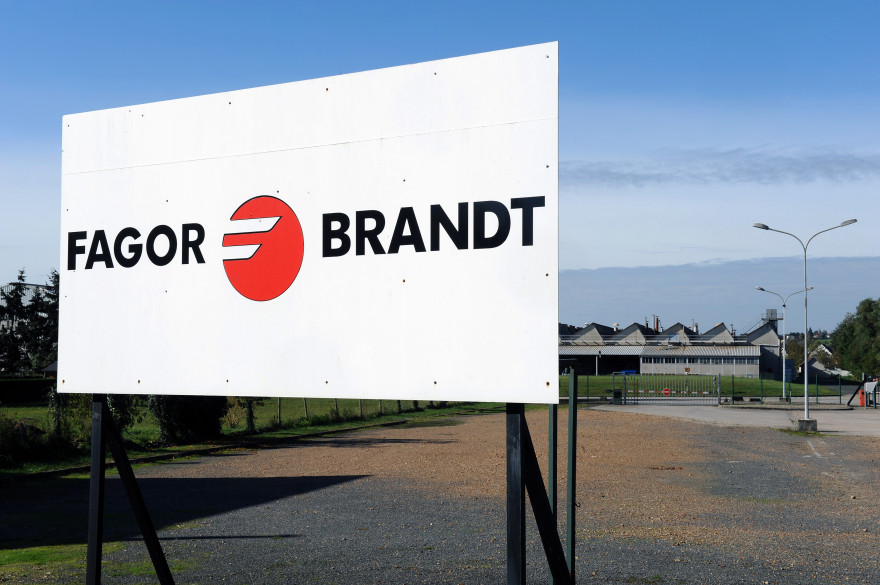 Logo du groupe FagorBrandt à Vendôme le 31 octobre 2013.
