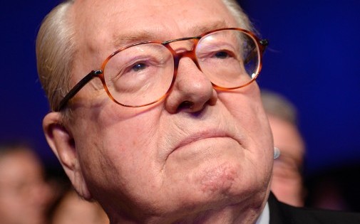 Le président d'honneur du FN Jean-Marie Le Pen à Paris lors d'une convention sur les municipales.